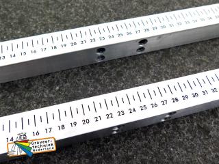 Graveren schaalverdeling van een liniaal op een aluminium koker